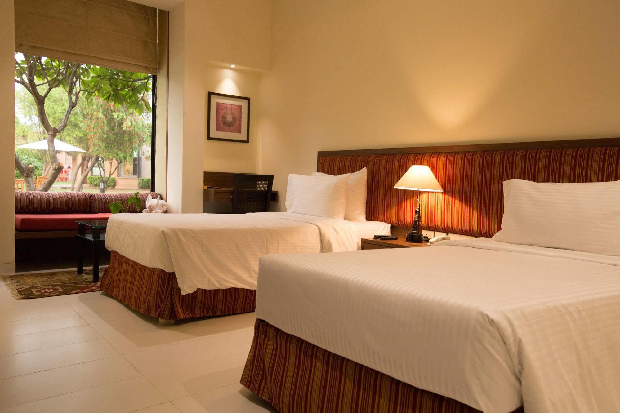 Lemon Tree Hotel, Tarudhan Valley, Manesar Gurgaon Exterior foto